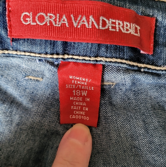 Gloria Vanderbilt Cropped Jeans - Picture 4 of 7